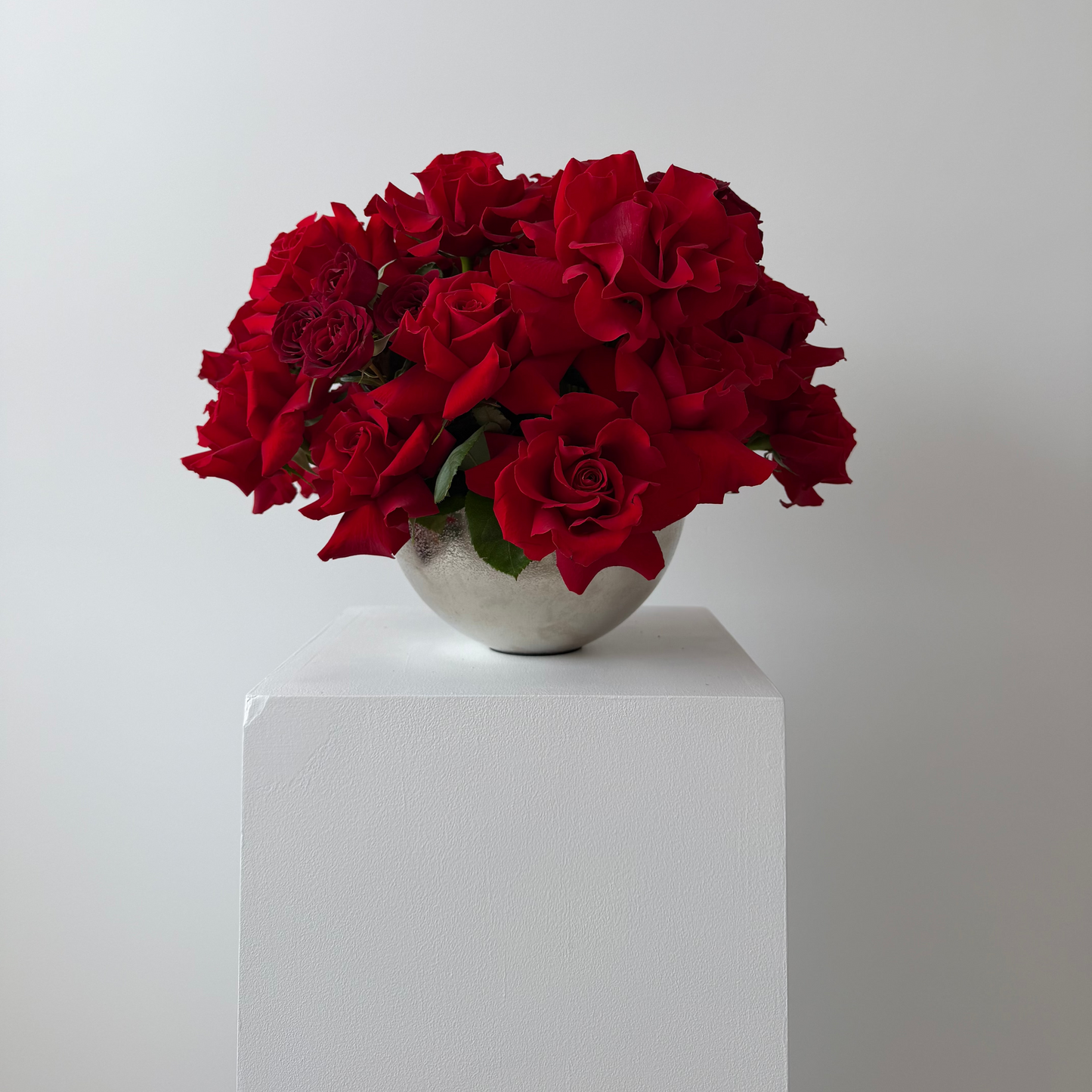 Composition de Roses dans un Vase Argenté SV